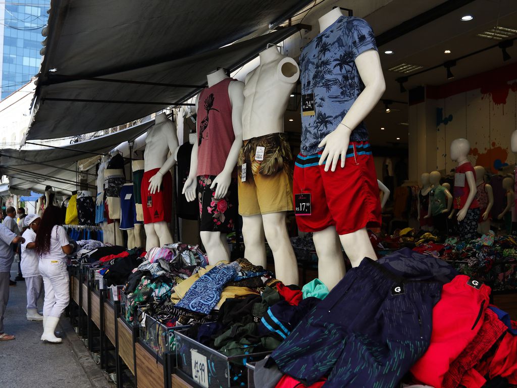 Em fevereiro de 2022, tecidos, vestuário e calçados contribuíram para a alta de vendas no varejo no Ceará, Maranhão e Rio Grande do Norte