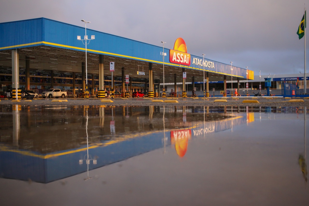 Walmart aposta em suas milhares de lojas para conquistar