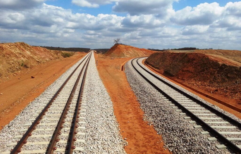 A retomada do trecho pernambucano das obras da Ferrovia Transnordestina vai trazer mais desenvolvimento para  uma parte do Nordeste.  