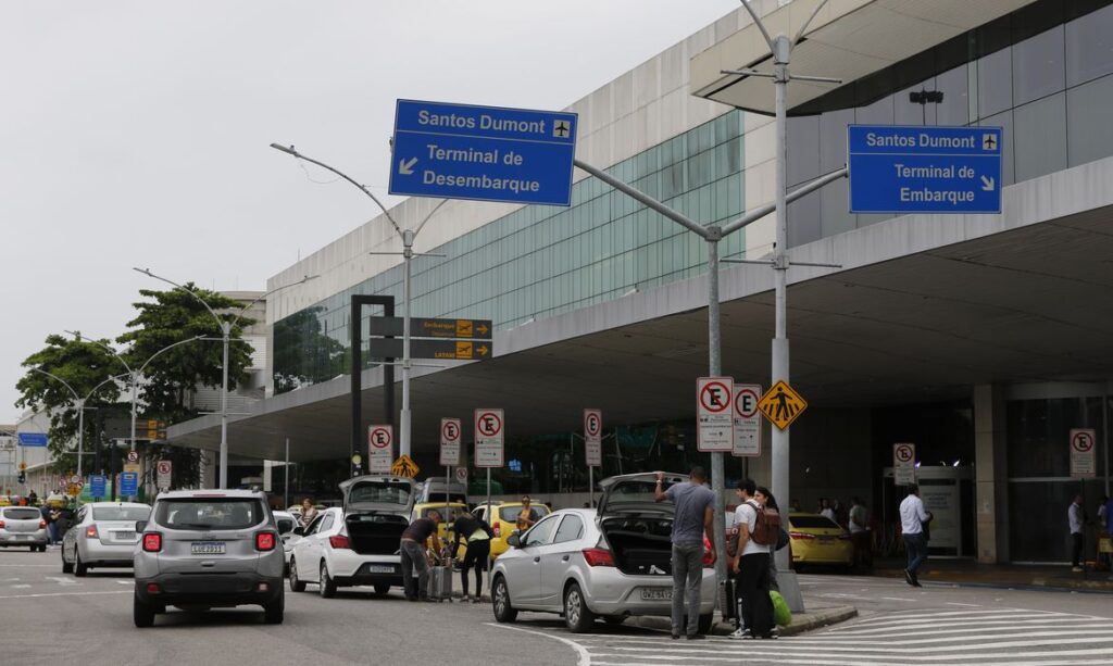 movimento em aeroportos durante greve dos aeronautas