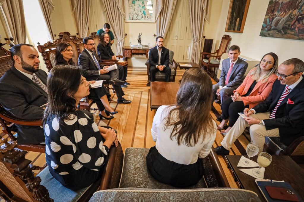 Raquel Lyra recebe embaixador da Áustria