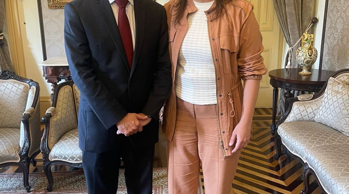 O senador Humberto Costa (PT) foi ao Palácio do Campo das Princesas se encontrar com a governadora Raquel Lyra (PSDB). Foto: Divulgação/ASCOM