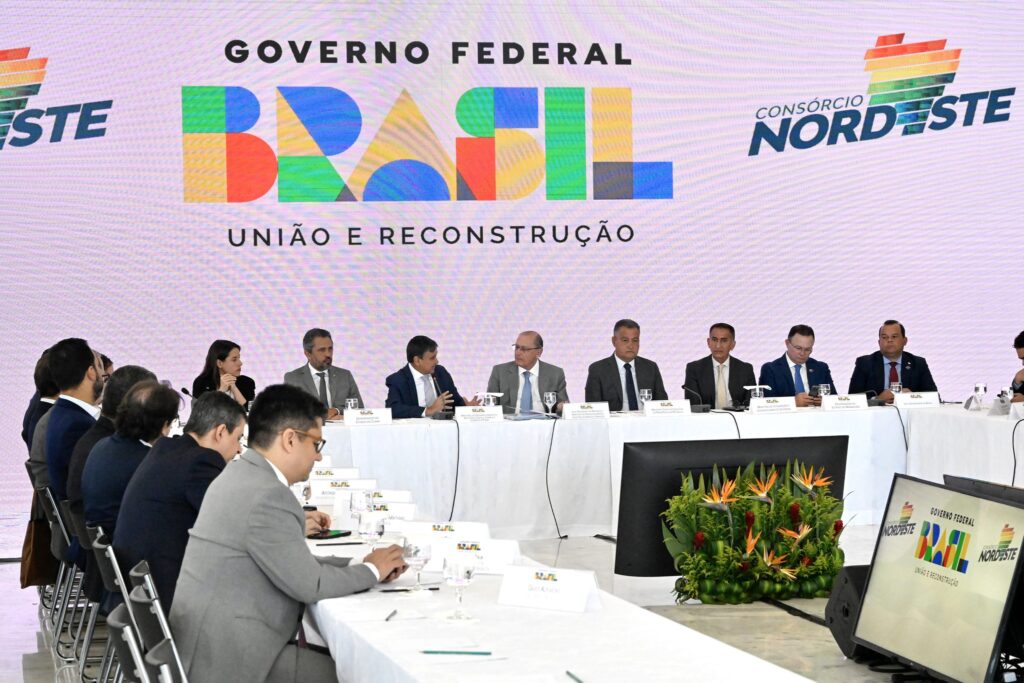 O encontro do Consórcio Nordeste contou com a presença do vice-presidente da República Geraldo Alckmin, ministros e demais governadores do Nordeste, debateu políticas públicas para solucionar problemas estruturais na região