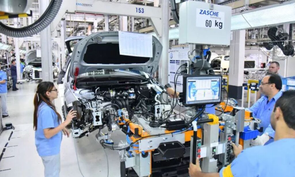 A suspensão do contrato de trabalho da Volkswagen poderia atingir 800 funcionários da fábrica de Taubaté, interior de São Paulo