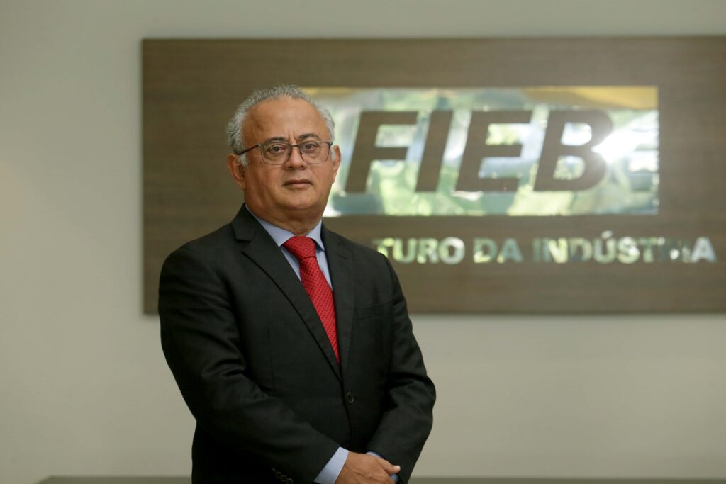 O presidente em exercício da Fieb) afirma que a montadora chinesa BYD vai gerar um novo ciclo virtuoso na indústria baiana, assim como a Ford, porém dessa vez com possibilidades ampliadas pelas oportunidades tecnológicas trazidas pela transição do carro a combustão para veículos elétricos ou híbridos.

