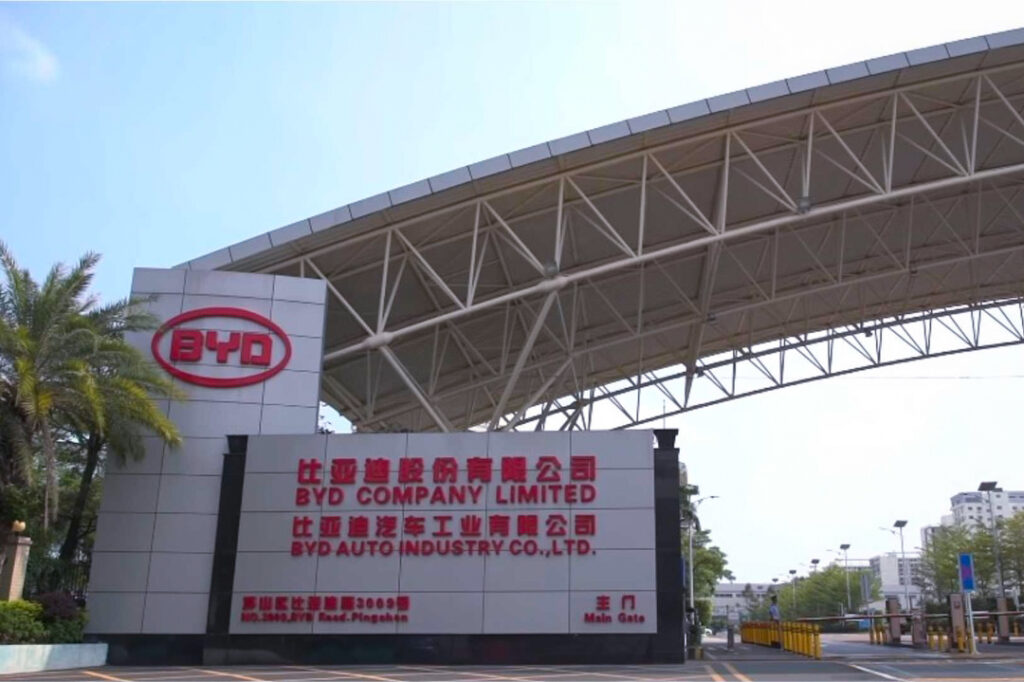 Montadora chinesa BYD é a maior do mundo no setor de elétricos: supera a Tesla de Eslon Musk.


