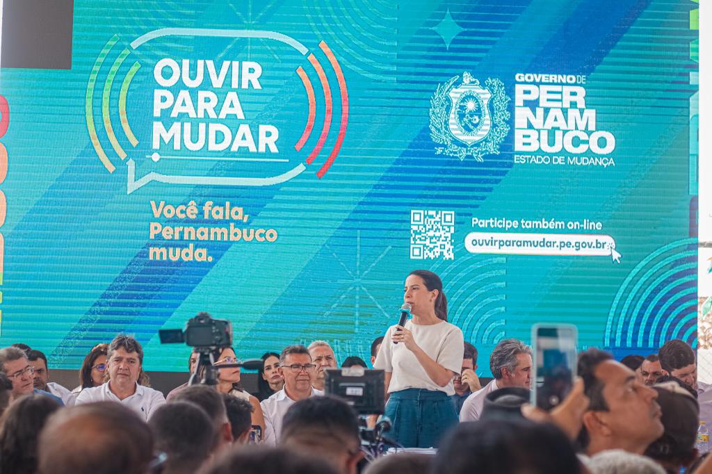 A governadora Raquel Lyra (PSDB) durante a realização do Ouvir para Mudar, no município de Arcoverde. Foto: Janaína Pepeu/Secom.