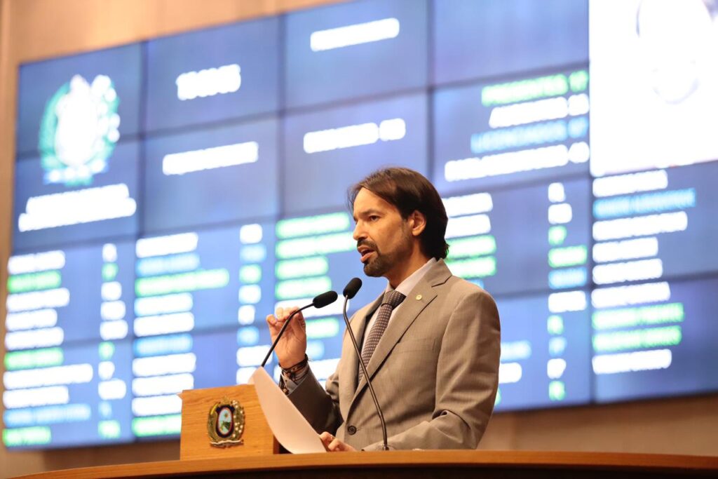 O deputado estadual Diogo Moraes (PSB), é representante do Polo de Confecções do Agreste na Assembleia Legislativa. Foto: Divulgação.