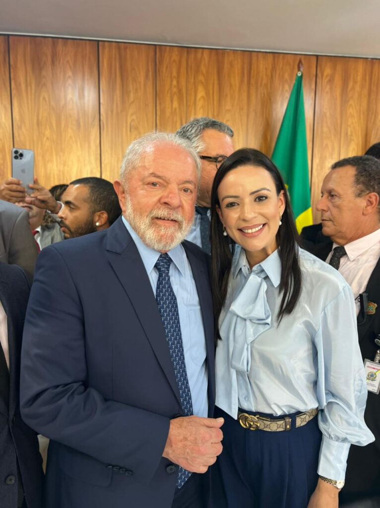 O presidente Luiz Inácio Lula da Silva (PT) e a presidente da Amupe e prefeita de Serra Talhada, Márcia Conrado (PT). Foto: Ricardo Stuckert/PR
