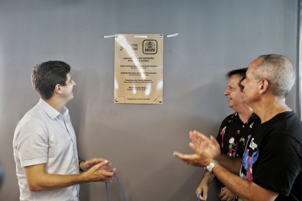 O prefeito João Campos (PSB) e o presidente do Porto Digital, Pierre Lucena, na sede do Parque Tecnológico. Foto: Marlon Diego/Prefeitura do Recife