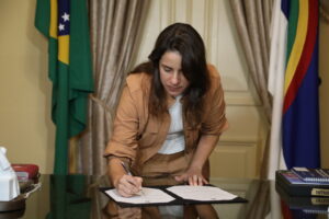 A governadora Raquel Lyra (PSDB) enviou a Proposta de Lei Orçamentária (PLOA) para a Assembleia Legislativa de Pernambuco. Foto: Hesíodo Góes/Secom