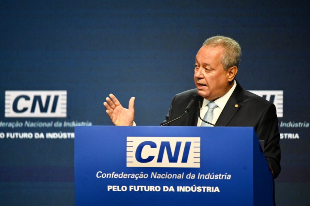 Economia no Brasil se mantém sob política contracionista, critica Ricardo Alban (CNI) 
