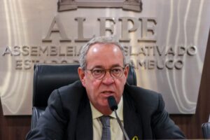 O presidente da Alepe, Álvaro Porto (PSDB), destacou o entendimento alcançado em torno das propostas, obtido após intensas discussões na Casa. Foto: Lucas Patrício