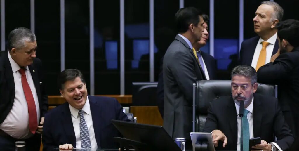 A proposta de emenda à Constituição recebeu 371 votos favoráveis, 121 contrários e três abstenções. Foto: Lula Marques/Agência Brasil