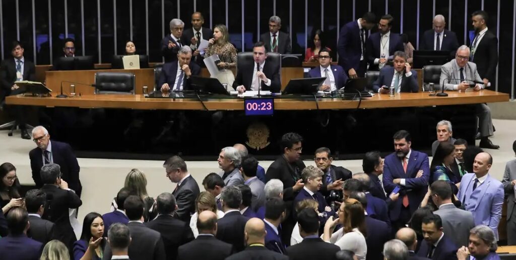 No Senado, foram 60 votos pela derrubada do veto contra 13 contrários. Na Câmara, foram 378 votos pela derrubada do veto e 78 pela manutenção do veto presidencial. Foto: Lula Marques/Agência Brasil