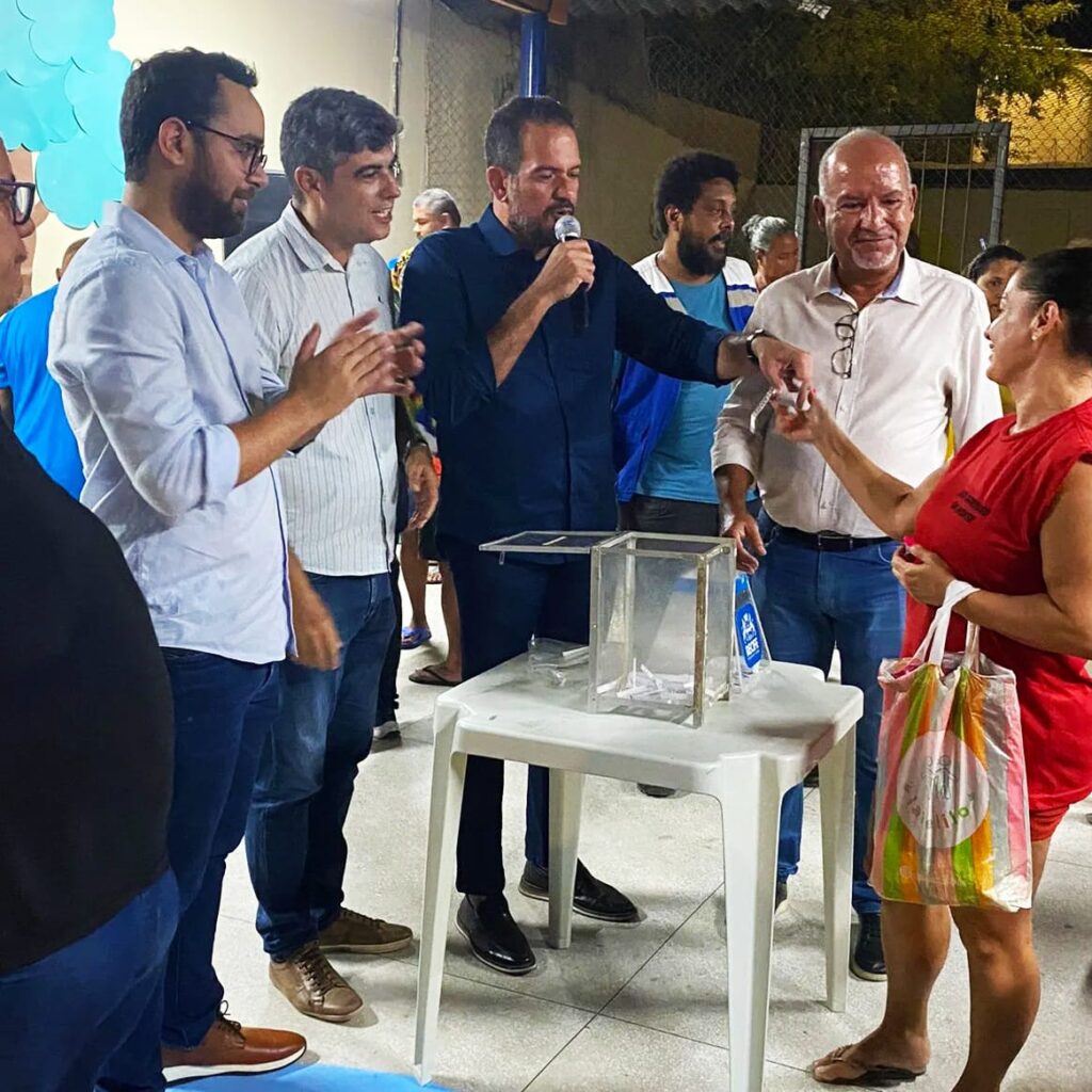 O sorteio foi realizado pelo secretário Executivo de Articulação e Políticas Sociais de Habitação do Recife, Felipe Cury. Foto: Divulgação
