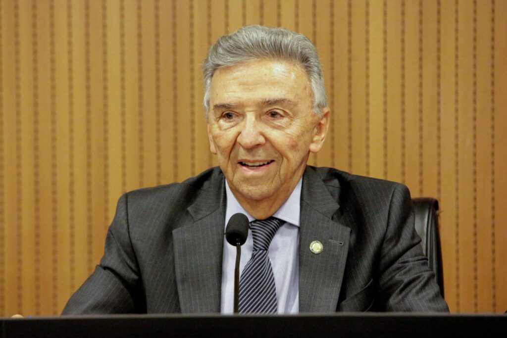 Ex-deputado estadual e prefeito de Caruaru por quatro vezes, José Queiroz, do PDT, aparece em primeiro lugar nas pesquisas de opinião. Foto: Facebook/Reprodução
