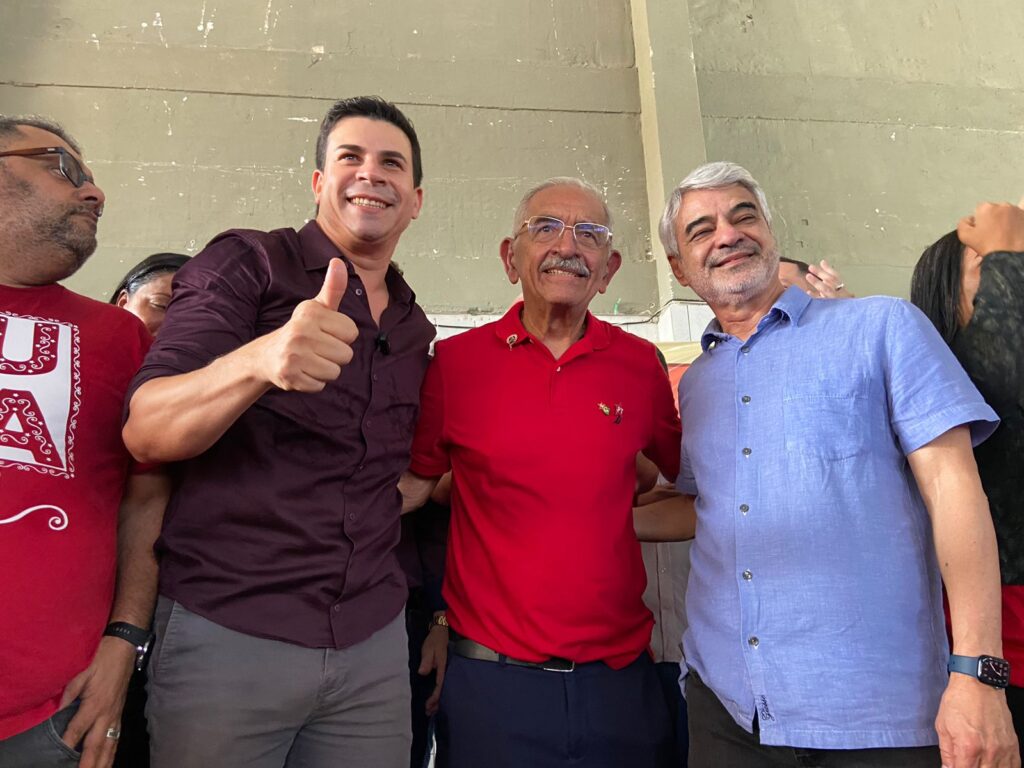 Yves Ribeiro contou com a presença do senador Humberto Costa (PT), vice-presidente nacional da legenda e coordenador do Grupo de Trabalho Eleitoral do partido para 2024; e o deputado federal Carlos Veras (PT). Foto: Divulgação