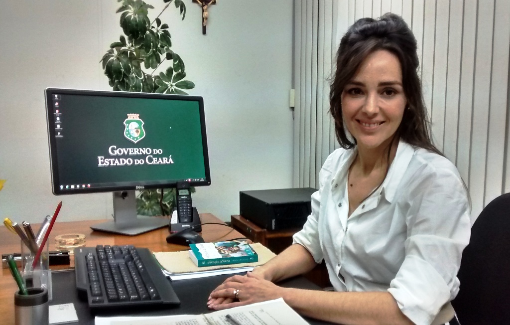 A presidente da Jucec, Carolina Monteiro, afirma que o programa Empresa Mais Simples vem contribuindo para impulsionar o empreendedorismo no Ceará
