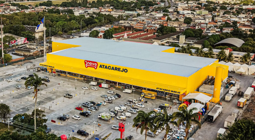 Novo Atacarejo já opera 27 lojas em 22 municípios de Pernambuco e Paraíba, mas não revela se pretende entrar na Bahia e Ceará
