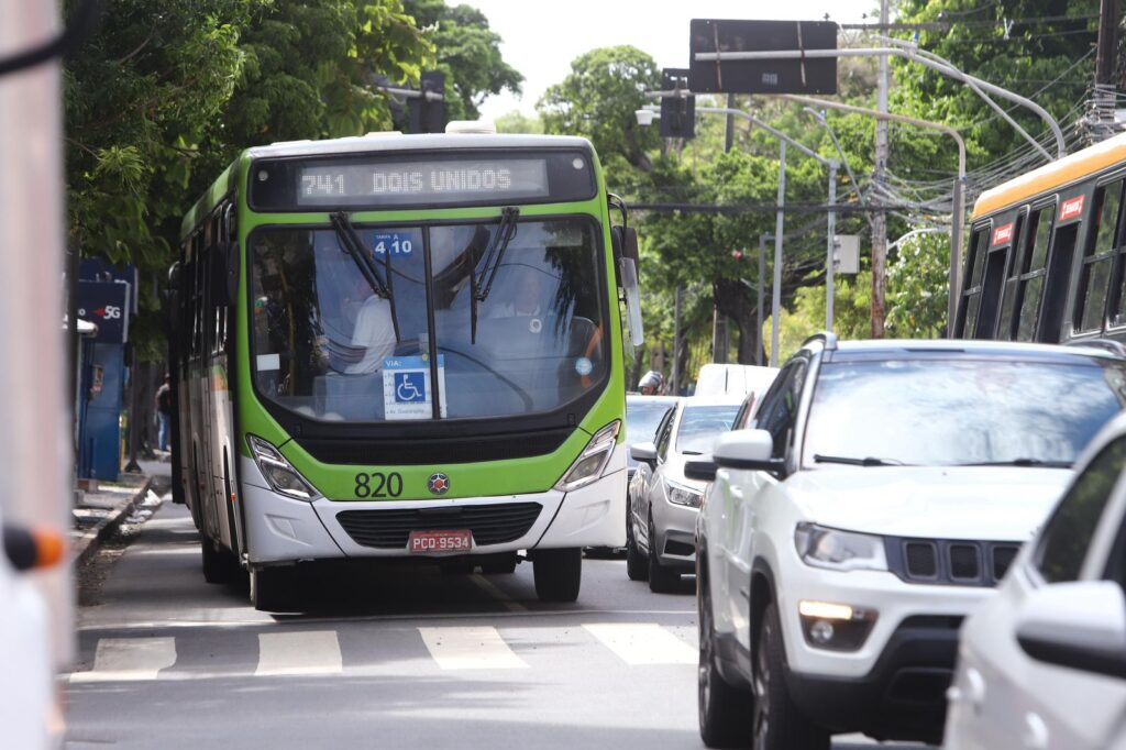 Ônibus no Recife empresa Vera Cruz
