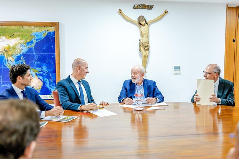 Presidente Lula com representantes do Mercado Livre em reunião no Palácio do Planalto