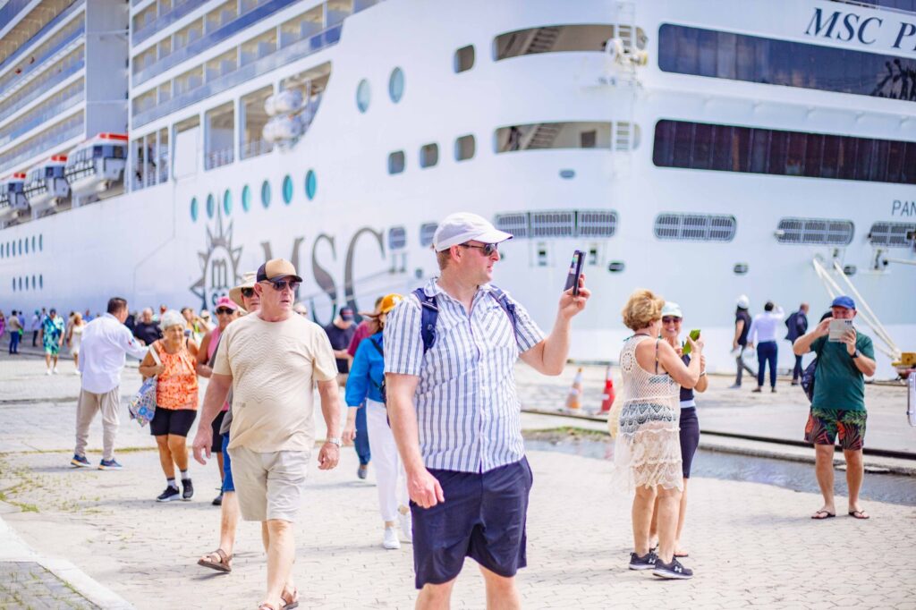 Turistas desembarcam no Porto de Maceió