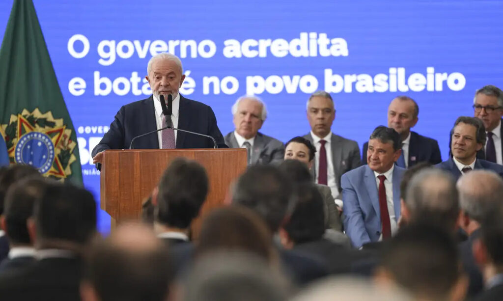 Presidente Lula lança o programa Acredita, pacote de ações de acesso a crédito e renegociação de dívidas de microempreendedores individuais (MEI) e micro e pequenas empresas
