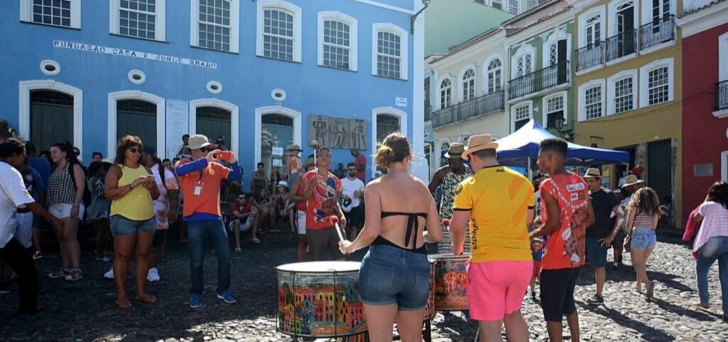Turismo na Bahia: setor registrou incremento no volume de atividades em 2023 sobre 2022