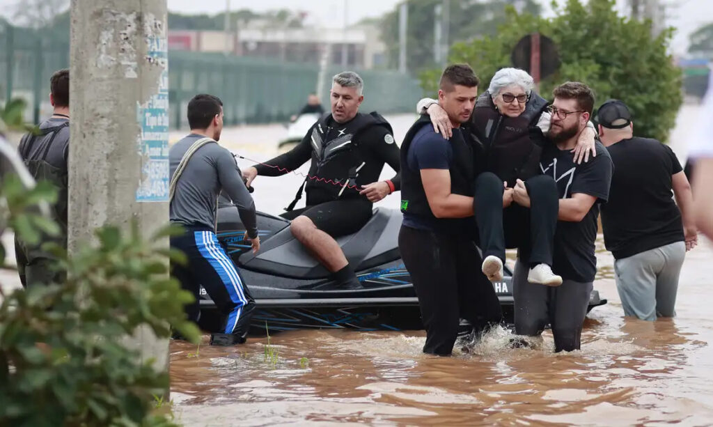 Desabrigados enchentes RS Rio Grande do Sul