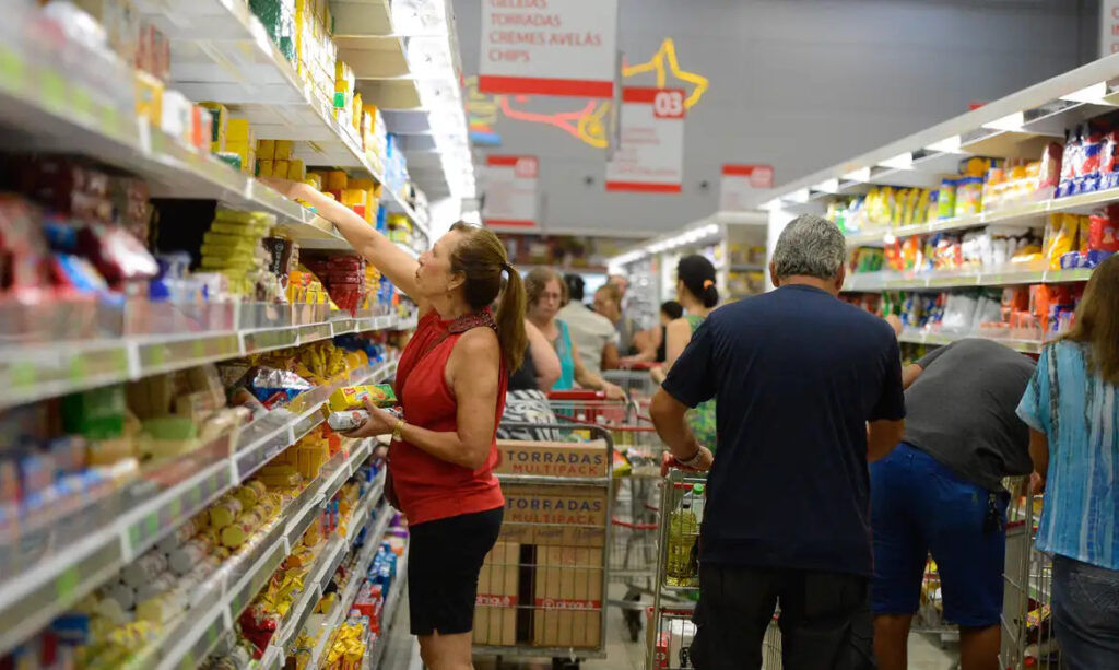 famílias consumo supermercado csta básica intenção de consumo