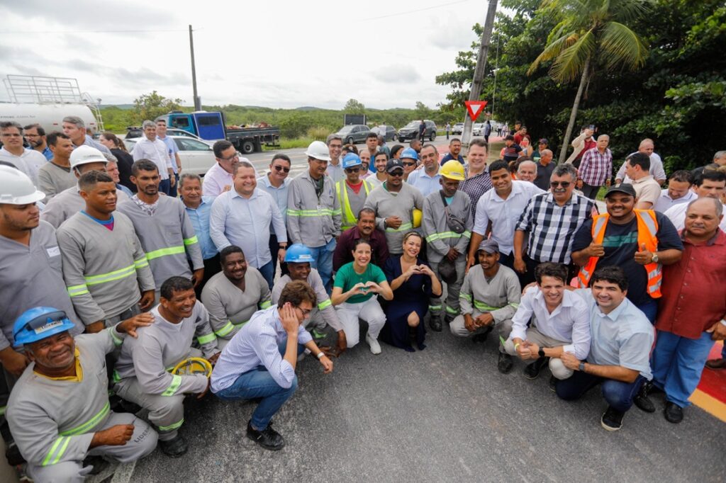 Governadora Raquel Lyra entregou estradas em Sirinhaém, que beneficiará o Litoral Sul Foto: Miva Filho/Secom