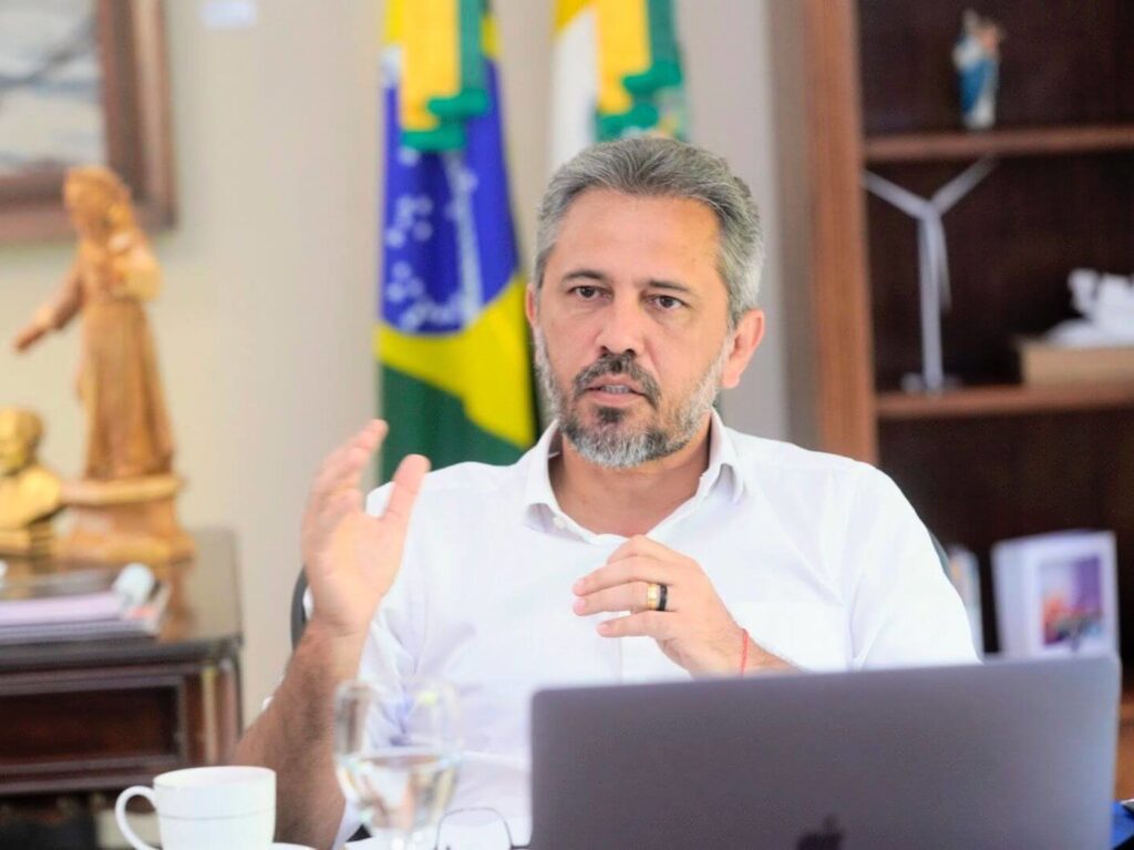 Apagão da internet: governador Elmano de Freitas anuncia segunda mudança de local da usina de dessalinização da discórdia