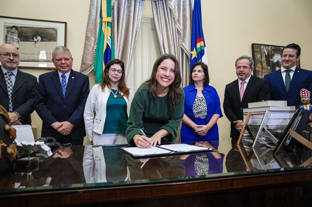 Governadora Raquel Lyra assinou acordo com TJPE sobre processos de execuções fiscais de até R$ 10 mil Foto Janaína Pepeu TJPE