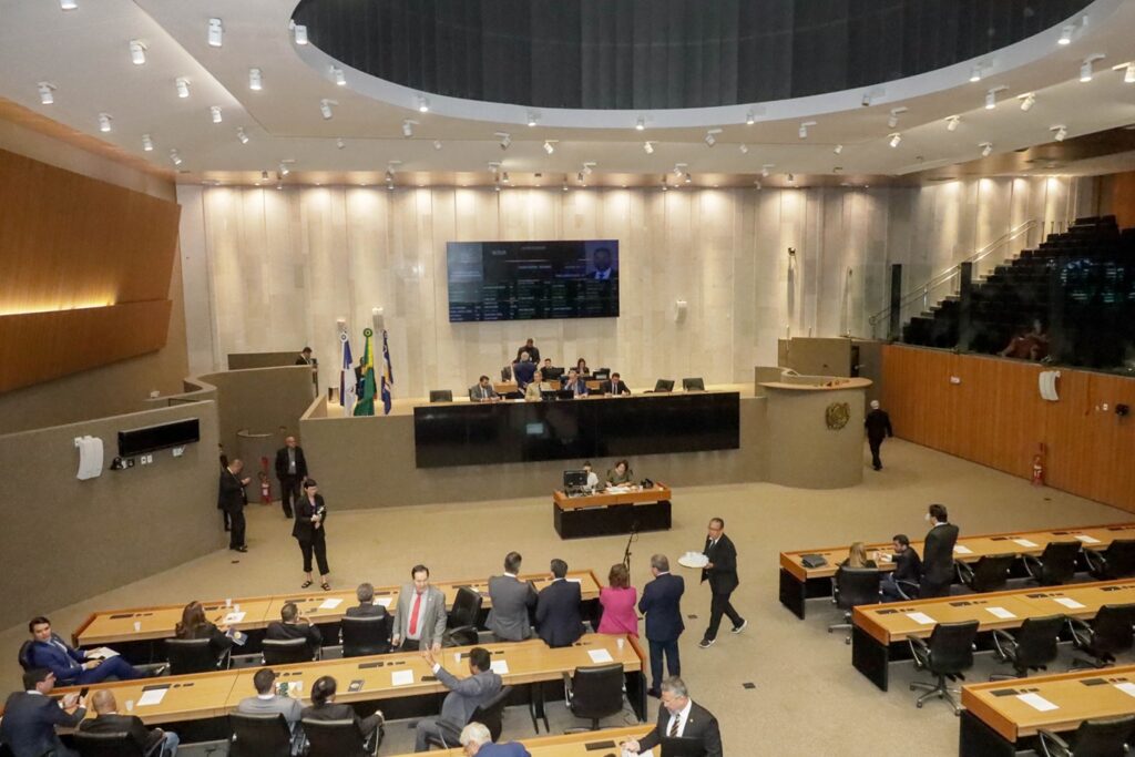 O pedido do Governo de convocação extraórdinária da Alepe foi aprovado com os votos dos 28 deputados Foto: Amaro Lima/Alepe