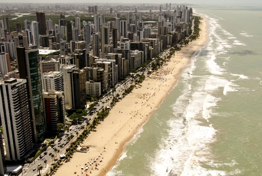 Um dos problemas do Recife é o fato de ele ser muito verticalizado. O município está inchado, sem ter para onde crescer Foto Wikipedia