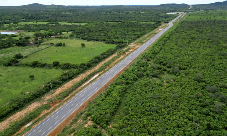 BR-235 (BA), conhecida como Rodovia do Vaqueiro na Bahia estradas rodovias federais NE