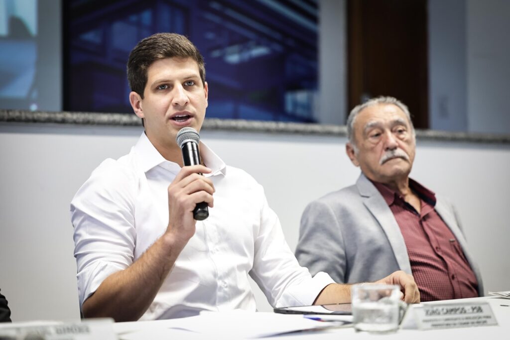 Candidato à reeleição, o prefeito João Campos apresentou medidas que pretende colocar em prática em realção ao centro do Recife do centro Foto Rodolfo Loepert