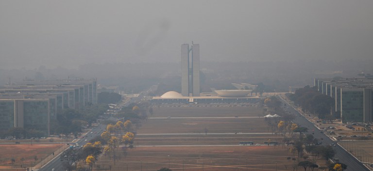 Brasília fumaça incêndios queimadas saúde