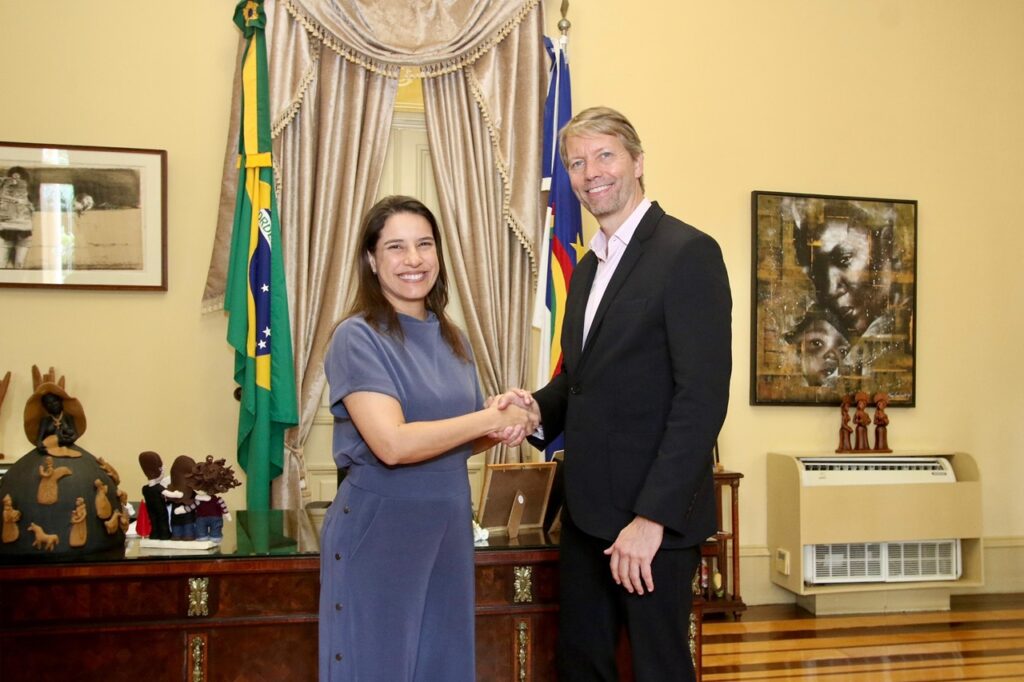 Governadora Raquel Lyra recebeu o CEO da Latam, Jerome Cadier, para anunciar notas rotas da Latam Foto: Ed Machado/Secom