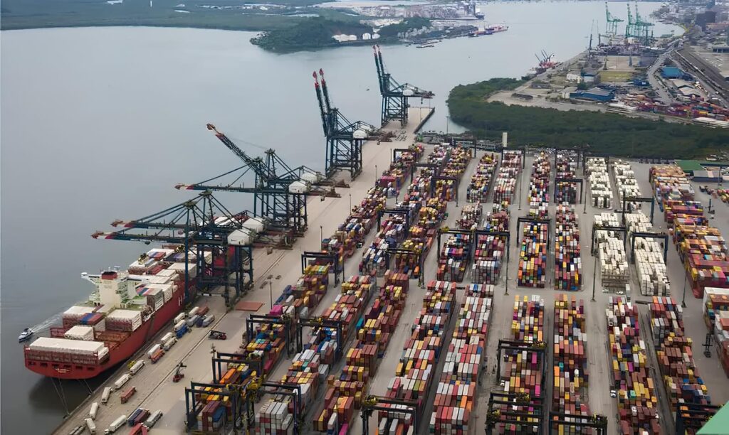 porto portos exportrações contêineres commodities superávit comercial