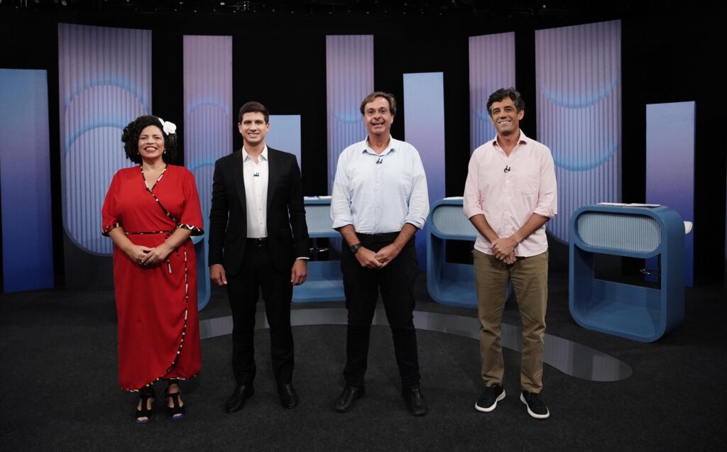 Quatro candidatos cujos partidos têm representação na Câmara participaram do debate da TV Globo, o último antes do primeiro turno Foto: Divulgação TV Globo