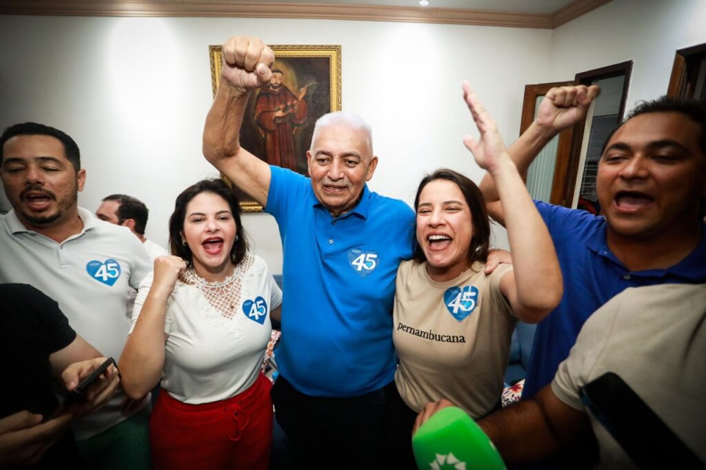 Raquel Lyra acompanhou a apuração com Ramos e celebrou a vitória do aliado em Paulista Foto: Hesíodo Góes/PSDB