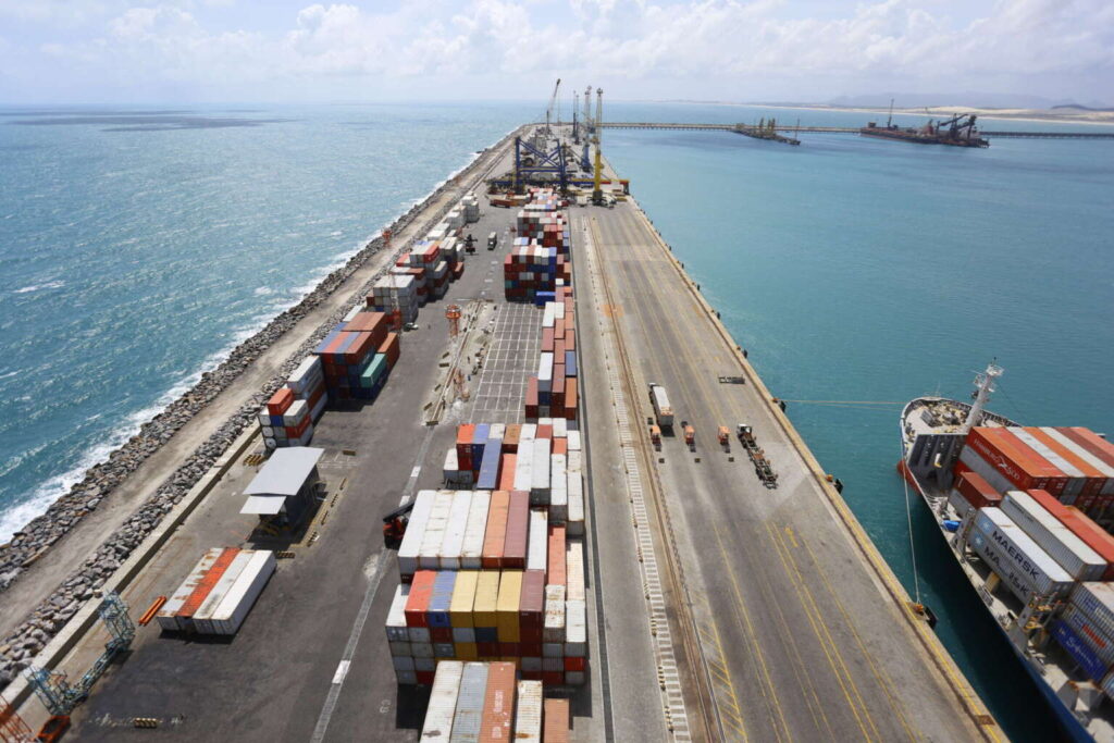 Porto de Pecém Ceará movimentação de contêineres