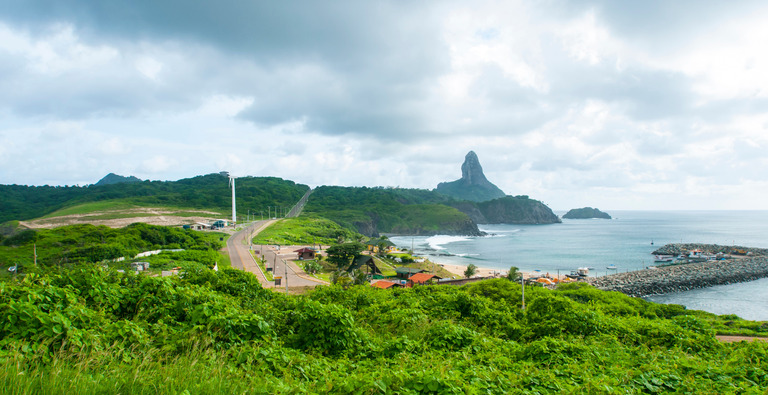 Fernando de Noronha verde produção de energia painel fotovoltaico baterias diesel