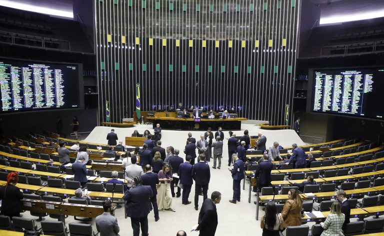 Câmara dos Deputados votação do projeto de lei que regulamenta o mercado de carbono no Brasil