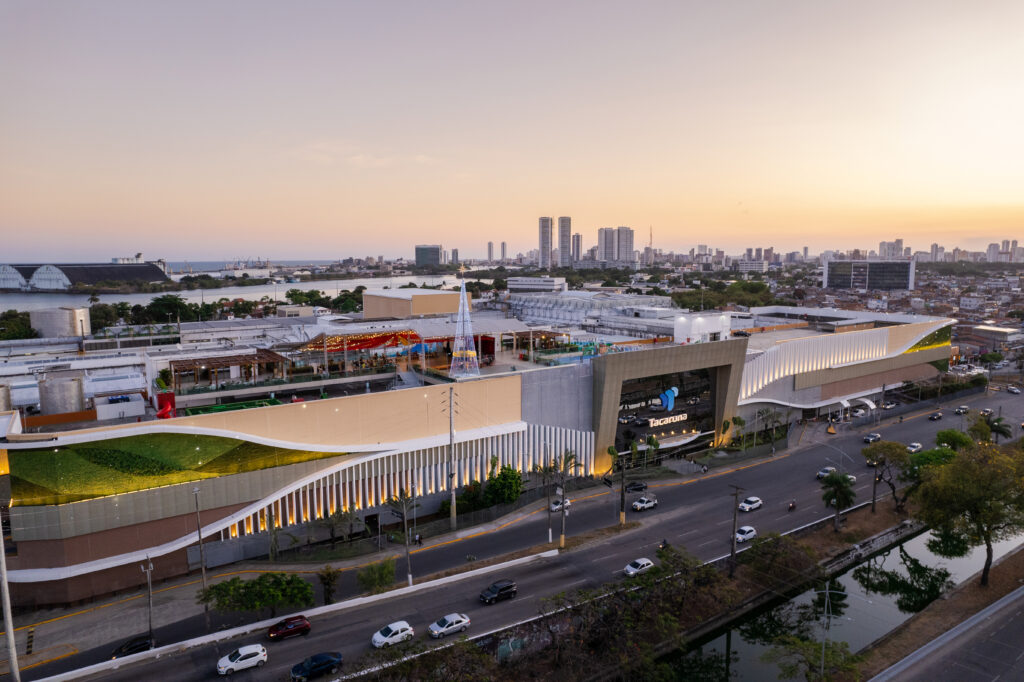 Shopping Tacaruna praça de alimentação investimentos retrofit 2025