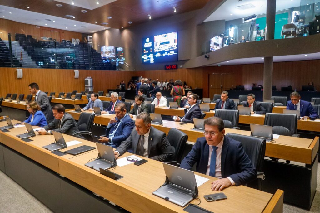 Os deputados aprovaram as mudanças na estutura do Executivo propostas pelo Governo Raquel Foto: Jarbas Araújo/Alepe