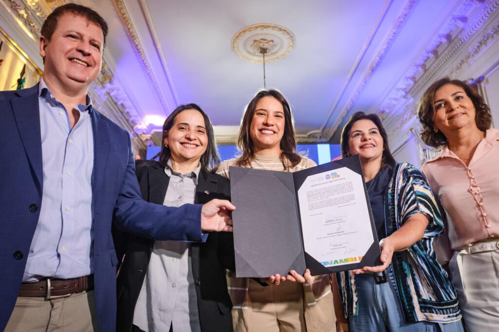 Na foto: diretor do Porto Digital, Pierre Lucena; secretária de Ciência, Tecnologia e Inovação de Pernambuco, Mauricélia Montenegro; governadora Raquel Lyra; vice-governadora Priscila Krause; deputada estadual e presidente da Comissão de Ciência, Tecnologia e Inovação da Alepe, Simone Santana.