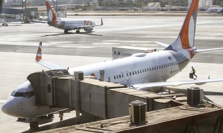 serviços turismo viagens aviões aviação passagens aéreas transportes